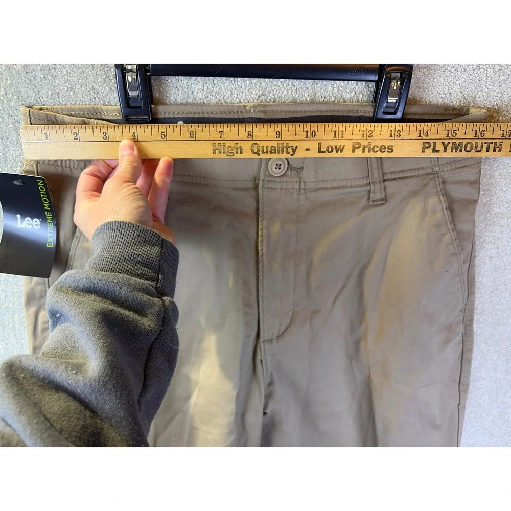 Lee Extreme Motion Shorts Men 32x10 Tan Khaki Chino Stretch Flat Front 104183560 - Picture 4 of 6